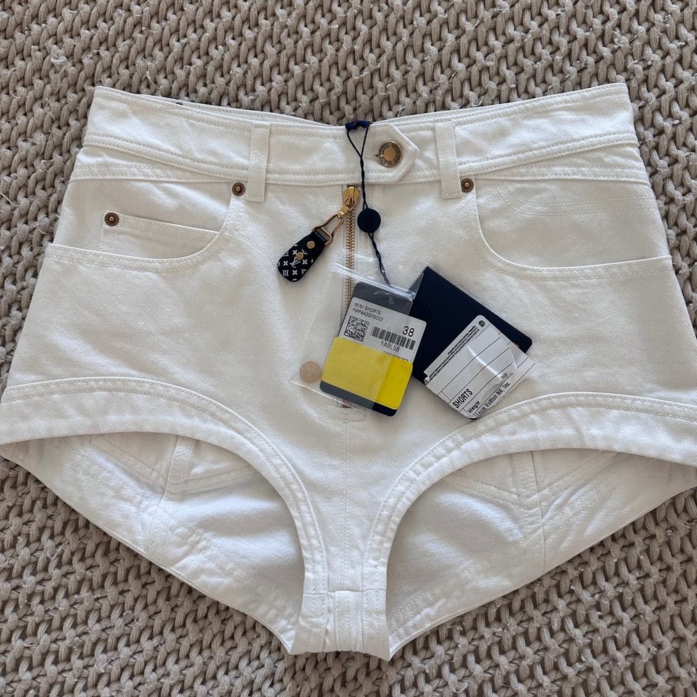 💯 authentic Louis Vuitton Monogram Accent Denim Mini Shorts